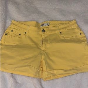 Vineyard Vines Colored denim shorts